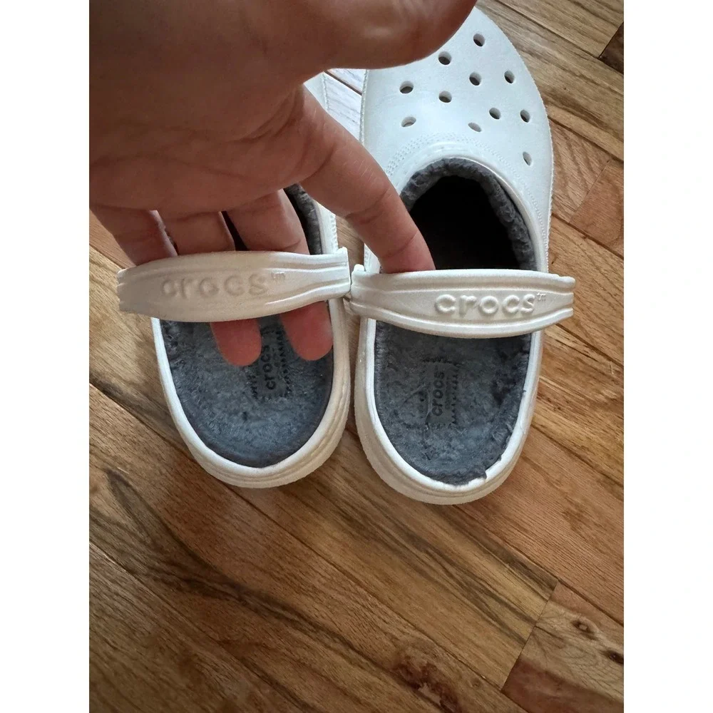 Crocs Kids Classic Fuzz Lined Clog White Grey Fur Size J5 203506-100